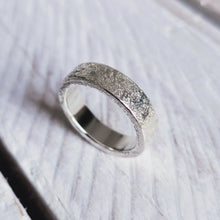 Load image into Gallery viewer, Men's PORTHLEVEN STORM Wedding Ring in Gold, Platinum or Silver