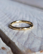 Load image into Gallery viewer, FLOW Wedding Ring - Eight Certified 1.3mm Ocean Diamonds in 9ct Yellow Gold - Size N
