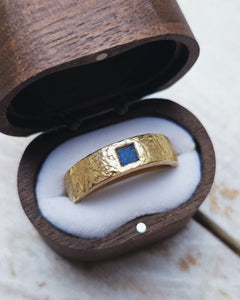 This side view of this wide mens wedding band shows the blue sea glass and gorgeous 18ct yellow gold precious metal.