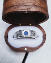 Load image into Gallery viewer, Flush set round blue sea glass sits within the center of this heavyweight mens wedding band.
